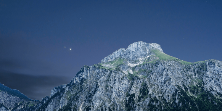 June skygazing: A visit to Venus, longest day of the year, sweet summer moon, and asteroids