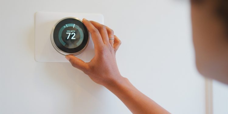 Smart Vs. Manual Thermostats: Which Is Better For Your Energy Bills?