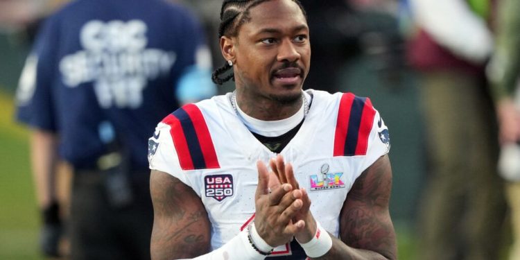 NFL Legend Reveals 2 Landing Spots for Stefon Diggs After A.J. Brown’s Highly-Anticipated Trade to Patriots