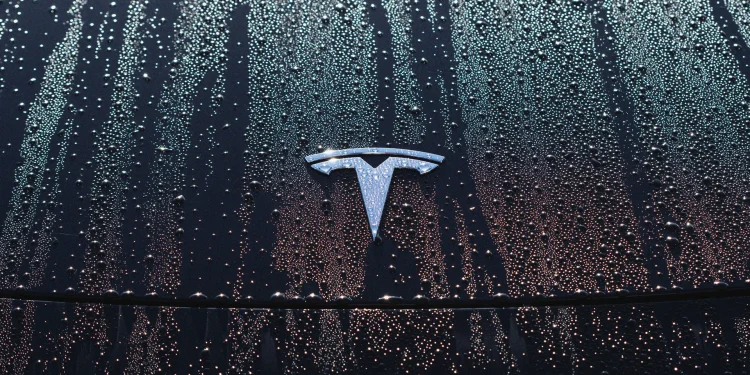 Why a Wall Street Analyst Warns Tesla Shares Could Drop 60 Percent