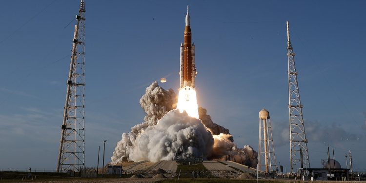 Artemis II Crew Watched Project Hail Mary While in Quarantine Before Takeoff, Astronaut Gives Ryan Gosling the Thumbs Up More Than Halfway to the Moon