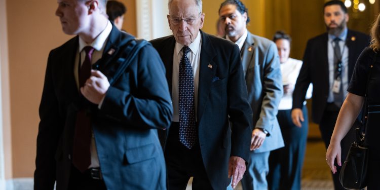 Republicans hope Trump retreats on Pulte to save spy law