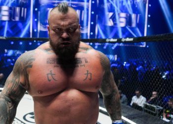 Eddie Hall literally hits back at John Fury over outrageous message ahead of Tommy Fury fight