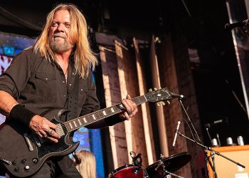 “After his funeral, me and my buddy snuck into his house and took the guitar”: Pepper Keenan got his first guitar after a tragic accident