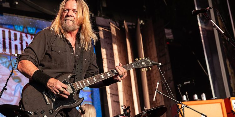“After his funeral, me and my buddy snuck into his house and took the guitar”: Pepper Keenan got his first guitar after a tragic accident