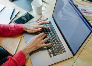 Clients’ barrage of AI-generated queries risks pushing up lawyers’ fees