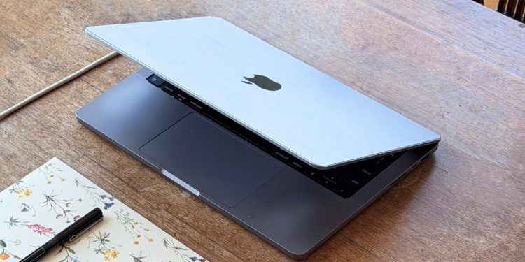 MacBook Pro Or MacBook Air: Which Apple Laptop Lasts Longer?