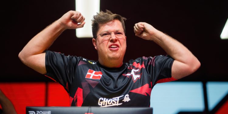 “It was sudden”: CS2 esports scene shocked as karrigan leaves FaZe Clan for Falcons