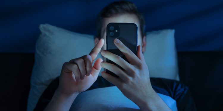 How Far Should Your Phone Screen Be From Your Eyes?