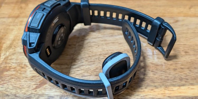 5 Cool Accessories You Can 3D Print For Your Fitbit Air