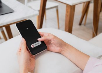 3 Reasons You Don’t Need To Power Off Your Phone Before Bed