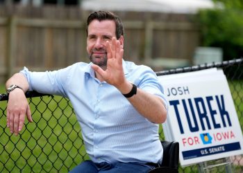 Turek leads Hinson in Iowa Senate poll of likely general election voters