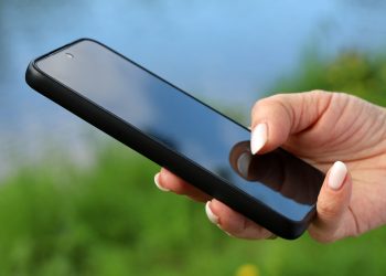 5 Android Phone Screens That Look Great In Bright Sunlight