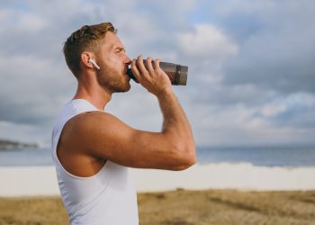Want to Build Muscle? These Are the 6 Protein Powders Our Editors Trust.