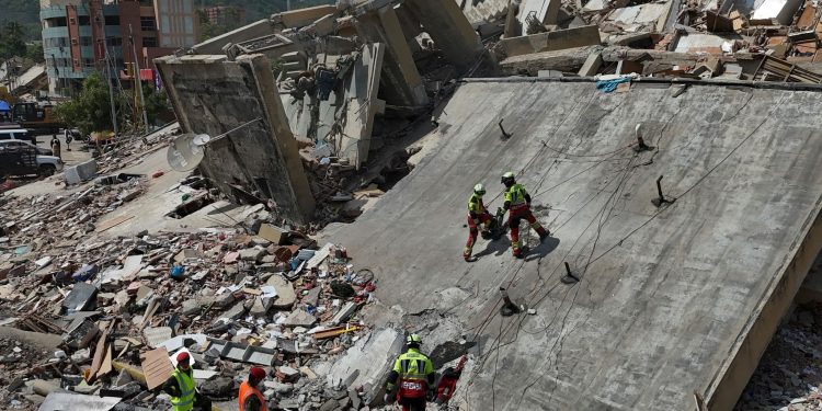 Photos show rescue efforts across earthquake-ravaged Venezuela