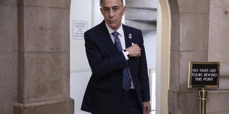 Top Trump officials face bipartisan questions in first all-member Iran briefings