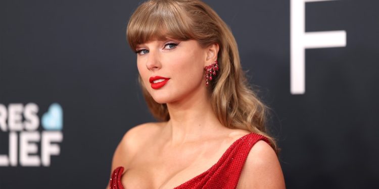 Taylor Swift’s Mesh Sneakers Are Spring’s Coolest Shoe Trend
