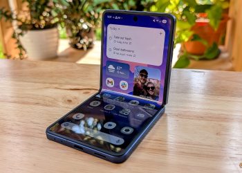 Samsung admitting defeat to Motorola? Galaxy Z Flip 8 could be its last flip phone