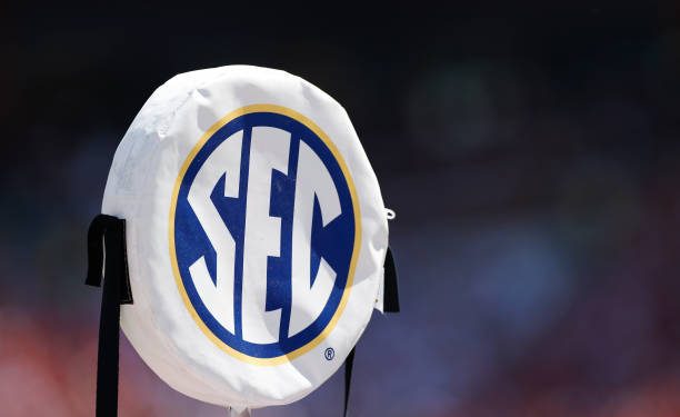 Ex-Notre Dame QB Commit Flips to SEC Powerhouse on Friday