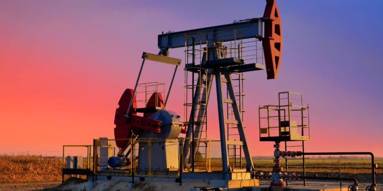 Oil holds gains as Trump vows to continue Strait of Hormuz blockade
