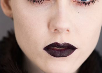 Try the Romantic Wet Lash Look This Summer