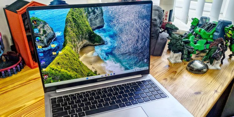 Geekom GeekBook M16 business laptop review