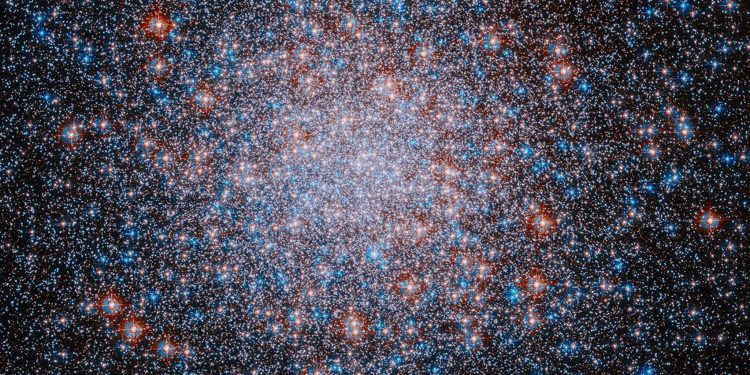 Hubble Captures Star-Studded Cluster