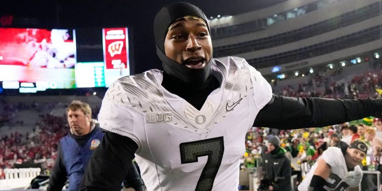 Three Reasons That Make Oregon Wide Receiver Evan Stewart Elite