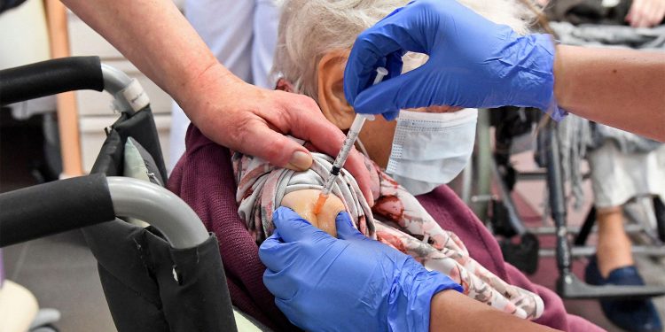 Study Looks at Risk for Dementia After Shingles Vaccine in High-Risk Group
