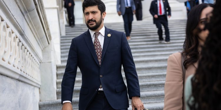 Top House progressive warns Democrats to get serious on AI messaging