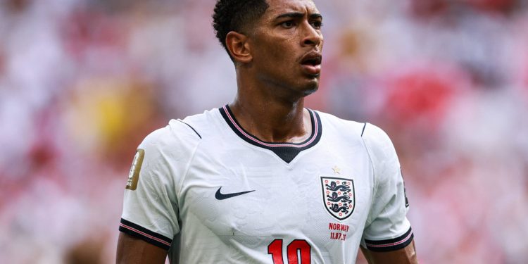 England’s Jude Bellingham Appears to Slap Argentine Player and Argues With Lionel Messi Before Leaving the Pitch in Tears After World Cup Exit