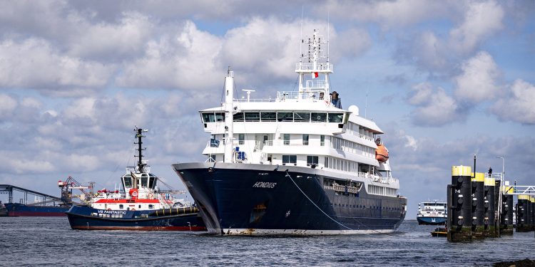Hantavirus Cruise Passengers Being Surveilled at Home Around the Clock