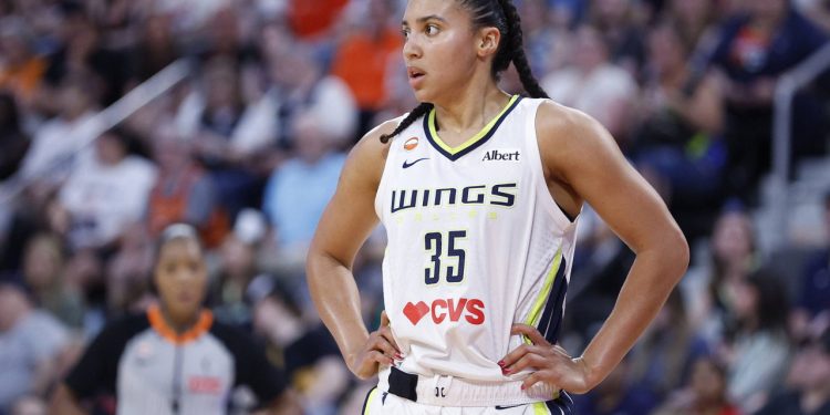 “Figure Out a Time & Place”: Azzi Fudd Issues All-Star Challenge To Steph Curry After Defeating Bridget Carleton in WNBA 3-Point Contest