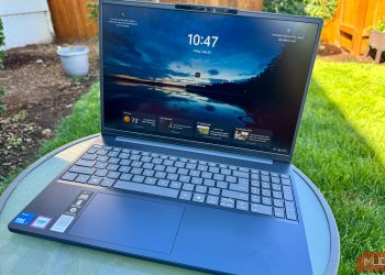 I tested a budget Lenovo for everyday use, and its screen punches above its price