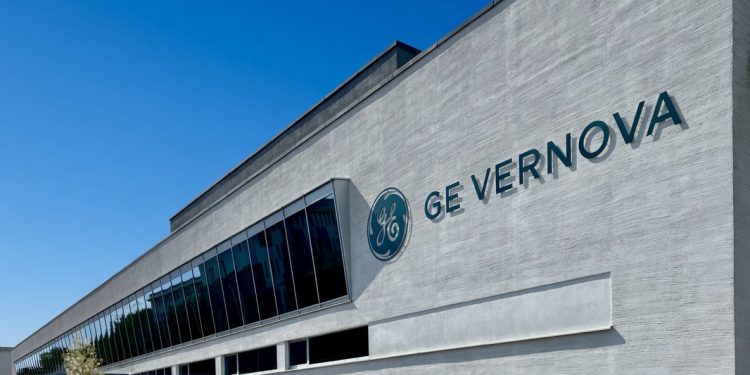 GE Vernova (GEV) Stock Slides as BNP Paribas Pulls the Brakes on Its Bull Call