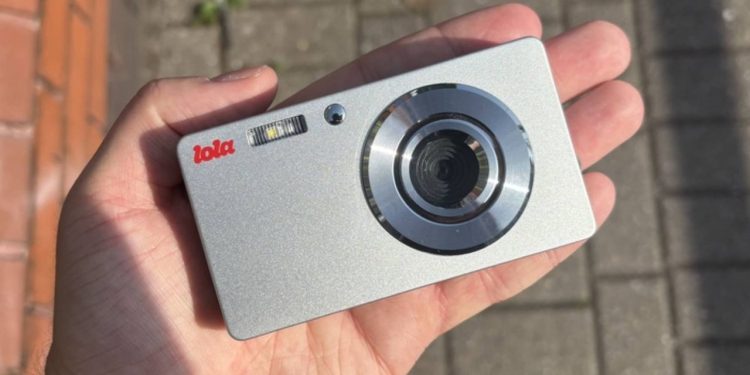I swapped my iPhone’s camera for this Y2K-inspired digicam — and there’s only one point-and-shoot I want in my pocket for capturing memories