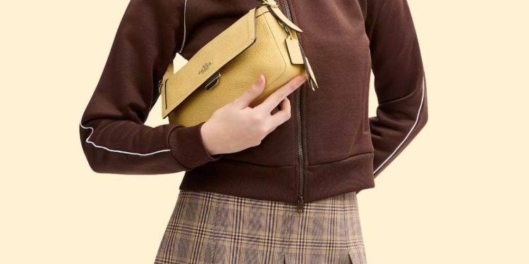 Coach Outlet Best Shoulder Bags on Sale Ahead of Memorial Day Weekend