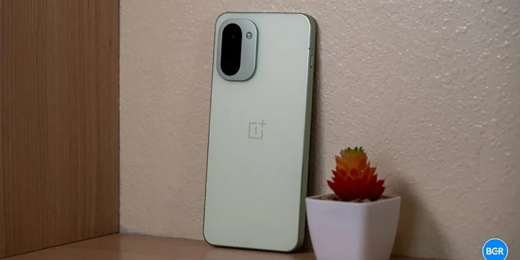 Why Are ‘R’ Series OnePlus Phones So Much Cheaper?