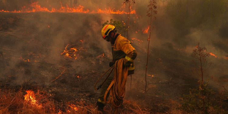 Human-caused climate change made Spanish, French fires much more likely, scientists calculate