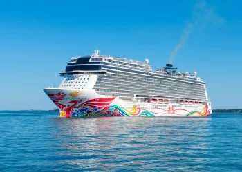 Norwegian Cruise Line (NCLH) Stock Plummets 9.5% — Company Insiders Buy Big