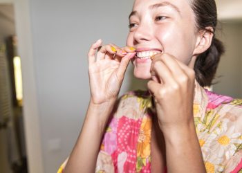 Want to Live Longer? Start Flossing Your Teeth
