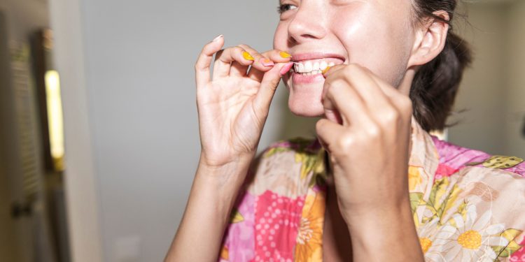 Want to Live Longer? Start Flossing Your Teeth