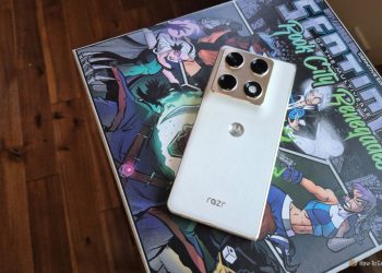 After years with Samsung foldables, Motorola’s Razr finally showed me what I was missing