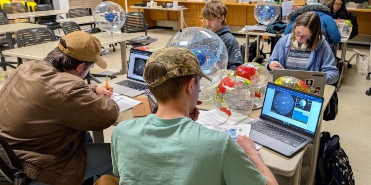Community College Instructors Bring Astronomy Textbook Into 21st Century