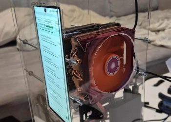 Redditor turns Android phone into a desktop PC in a stroke of genius, sandwiching it between two huge CPU coolers so it runs Witcher 3 at 1080p ultra