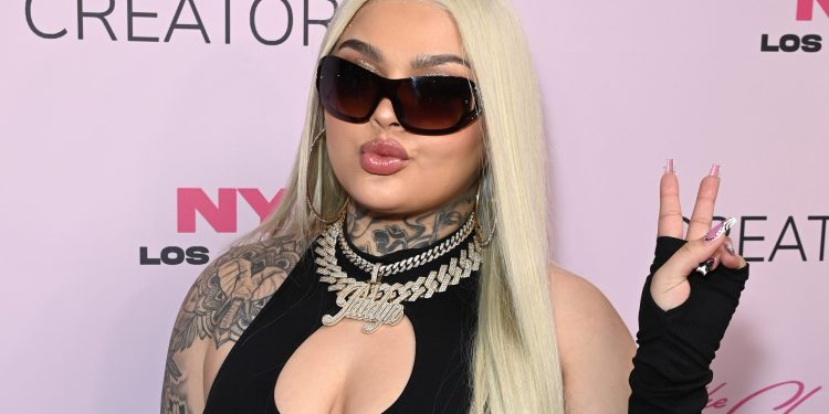 Jaidyn Alexis’ Mom Makes Rare Appearance On Livestream & Social Media Has ONE Thing To Say: “Momma Is A Baddie” (VIDEOS)