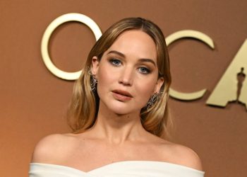 Get Jennifer Lawrence’s $5K+ Airport Tote Look for Only $36 on Amazon