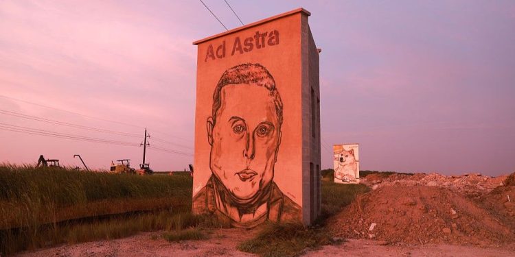 Cards Against Humanity wants to erect a monument to ‘honor’ Elon Musk