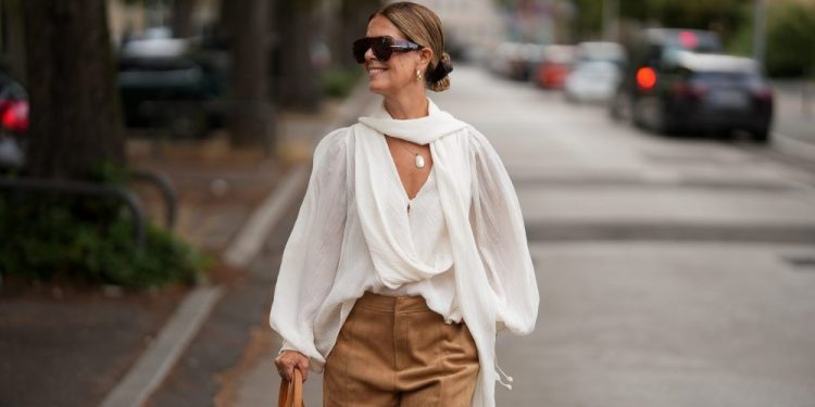 I’m Tired of Tight Tops, So I’m Grabbing These Chic Loose Blouses Instead