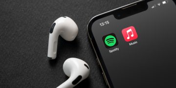 5 Disadvantages Of Using Spotify Instead Of Apple Music